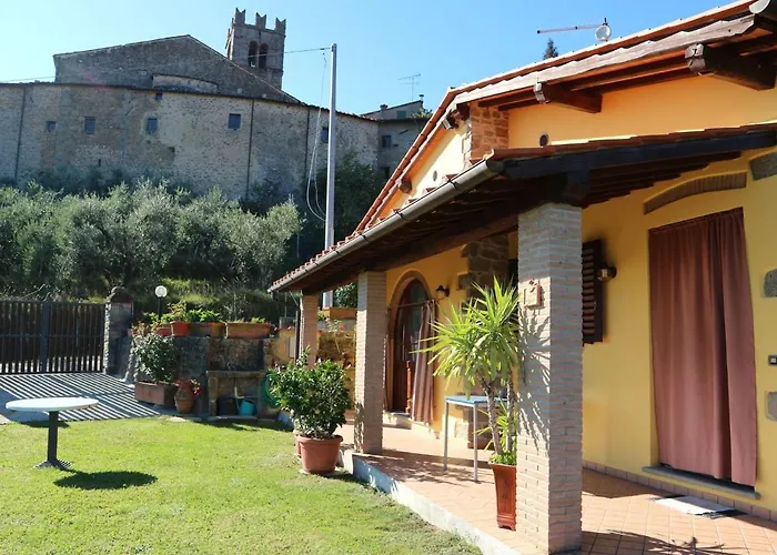 Peaceful Holiday Home in San Quirico amidst Hills