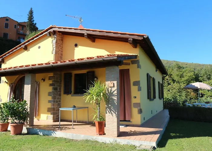 Peaceful Holiday Home in San Quirico amidst Hills