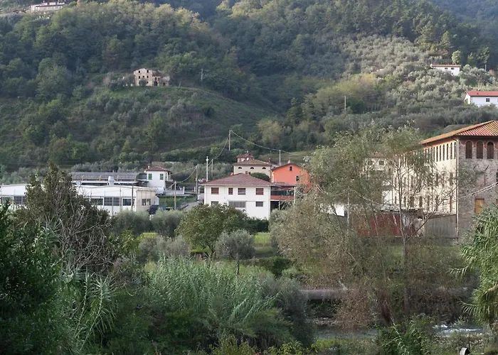 Peaceful Holiday Home in San Quirico amidst Hills